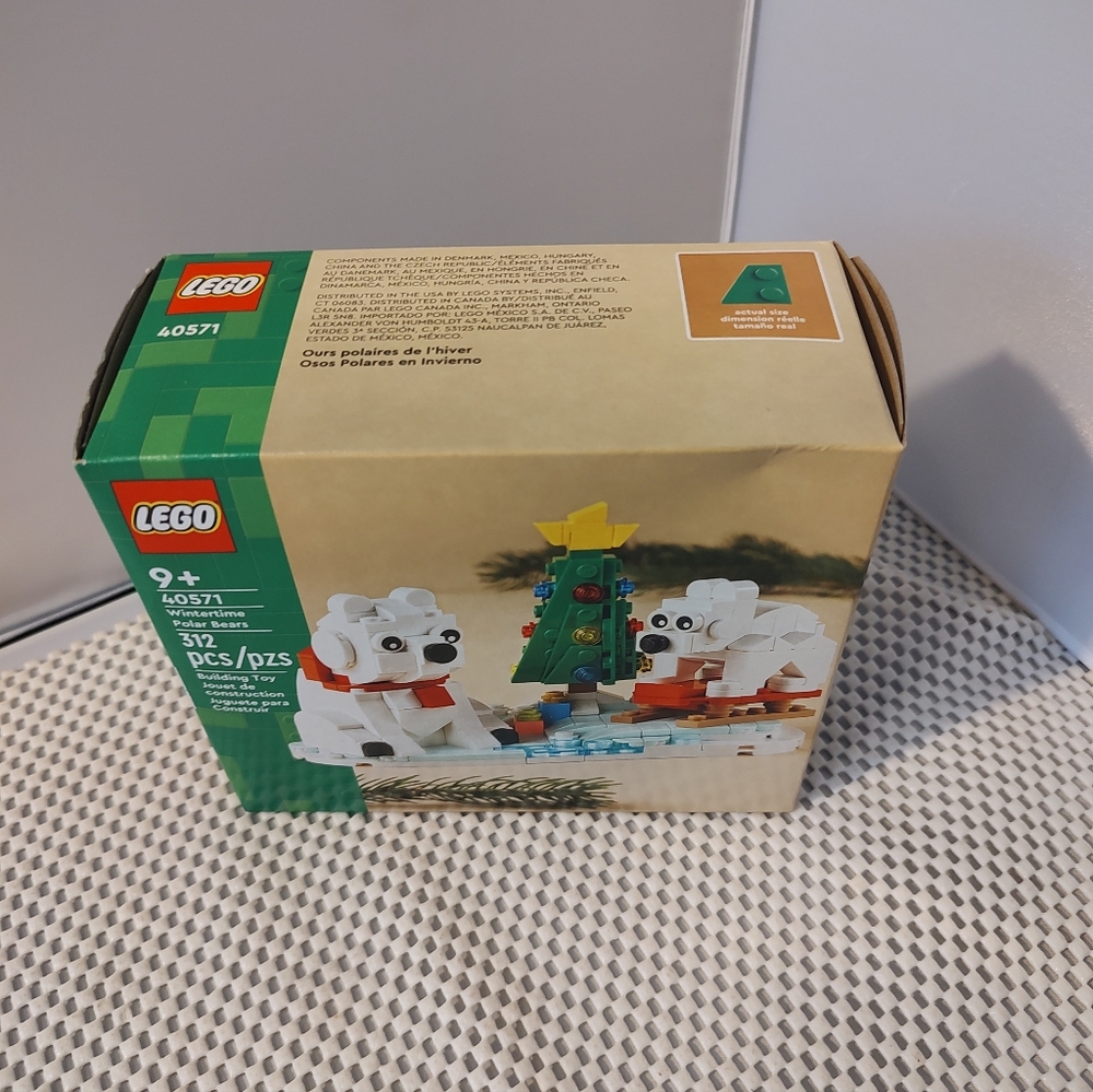 Lego 40571 Wintertime Polar Bears NWT Christmas Building Toy Set - Picture 2 of 3